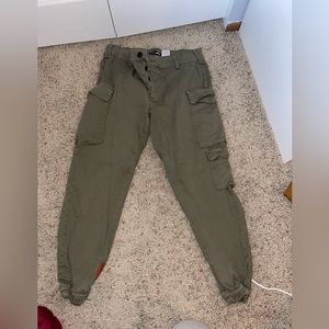 Green high waste cargo pants. Skinny fit